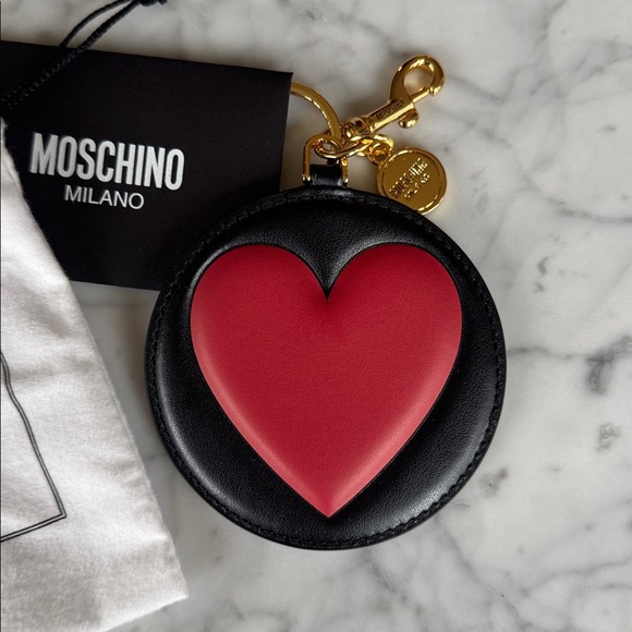 NEW Moschino Big Heart calfskin keychain - Picture 2 of 4